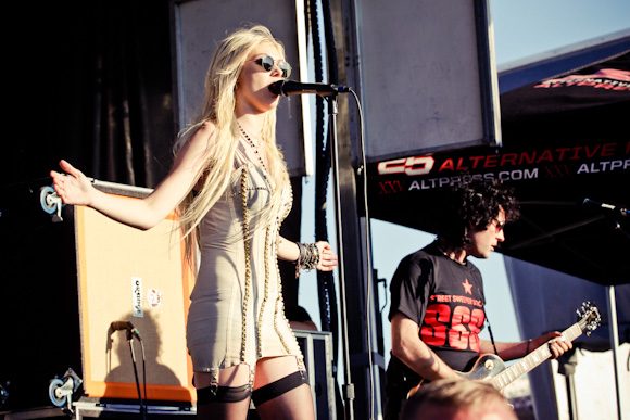 Taylor Momsen of The Pretty Reckless Covers Elvis Costello’s “(What’s So Funny ‘Bout) Peace Love and Understanding” for Fearless Records at Home Live Stream