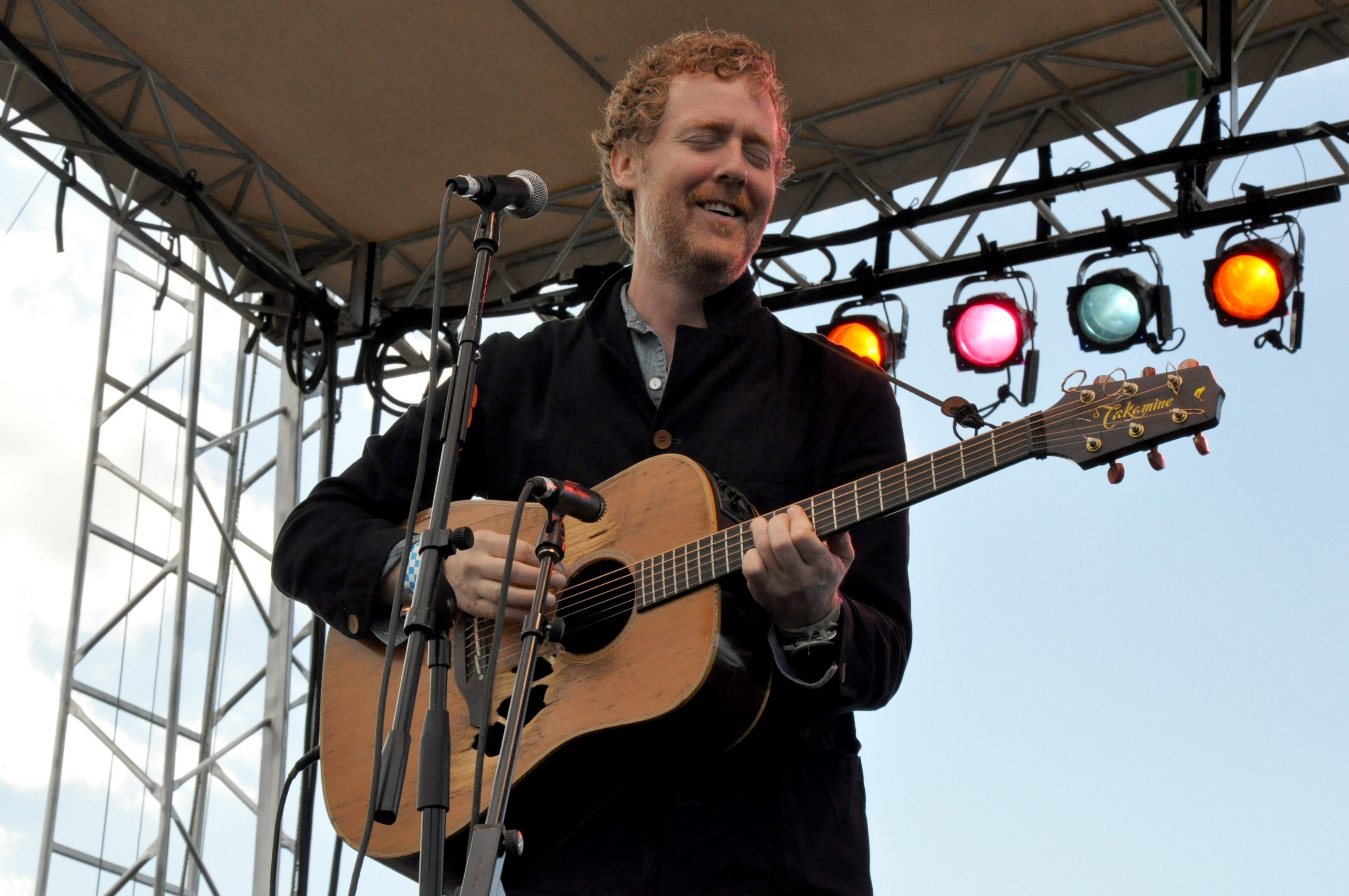 Glen Hansard Announces New Solo LP Between Two Shores for January 2018 Release And Shares First Single "Time Will Be The Healer"