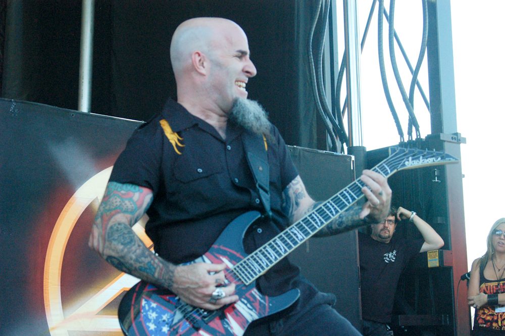 Anthrax’s Scott Ian Offer His Opinion On Use Of Backing Tracks During Live Shows: “It’s All Part Of The Show”