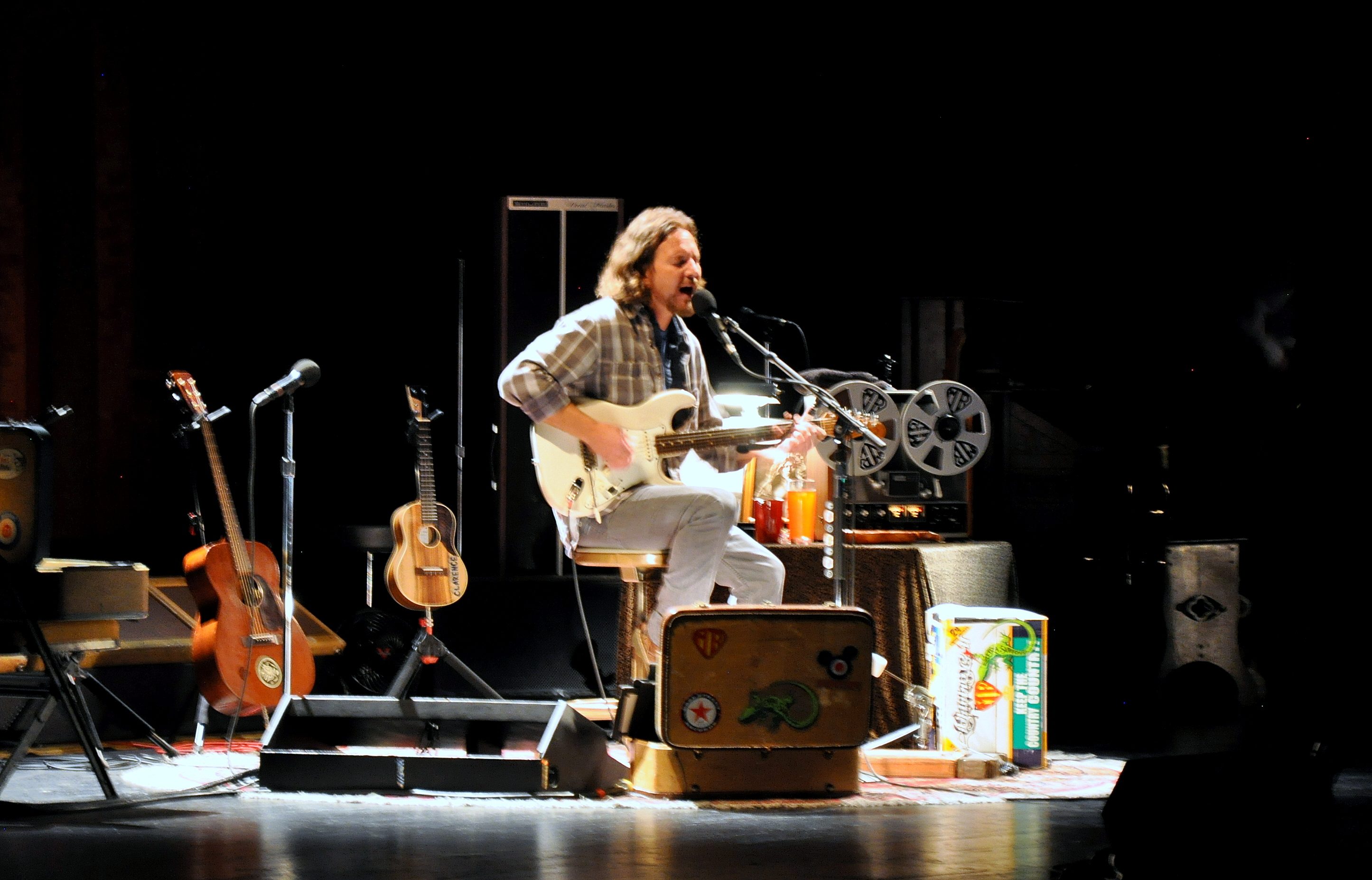 A Look Back: Eddie Vedder and Chris Cornell Perform Final Duet Singing "Hunger Strike" at Bridge School Benefit in 2014