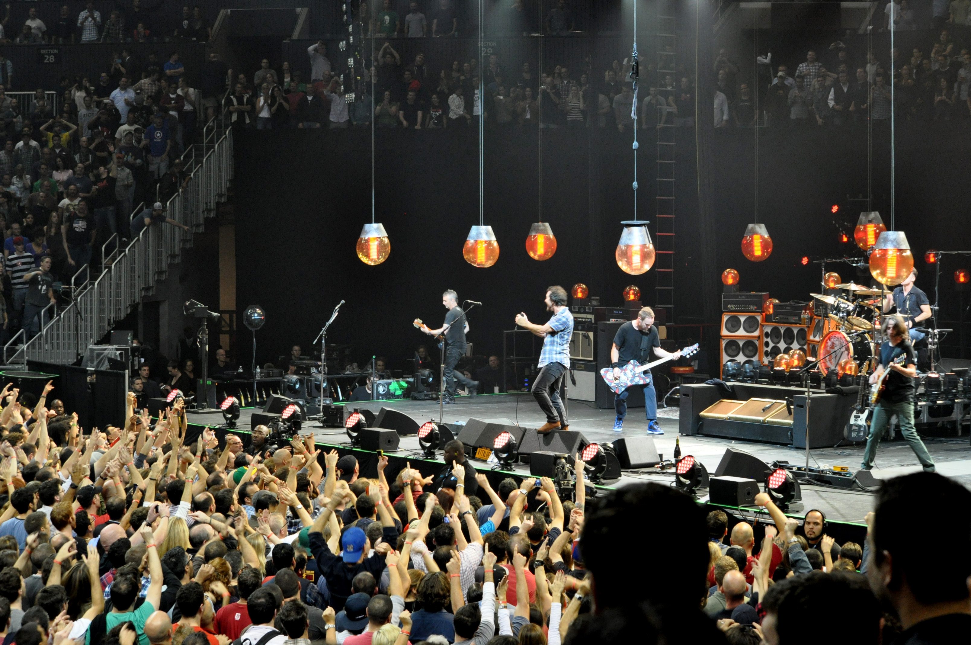 Pearl Jam Announce Rescheduled Summer 2022 Tour Dates; Add Four New Dates