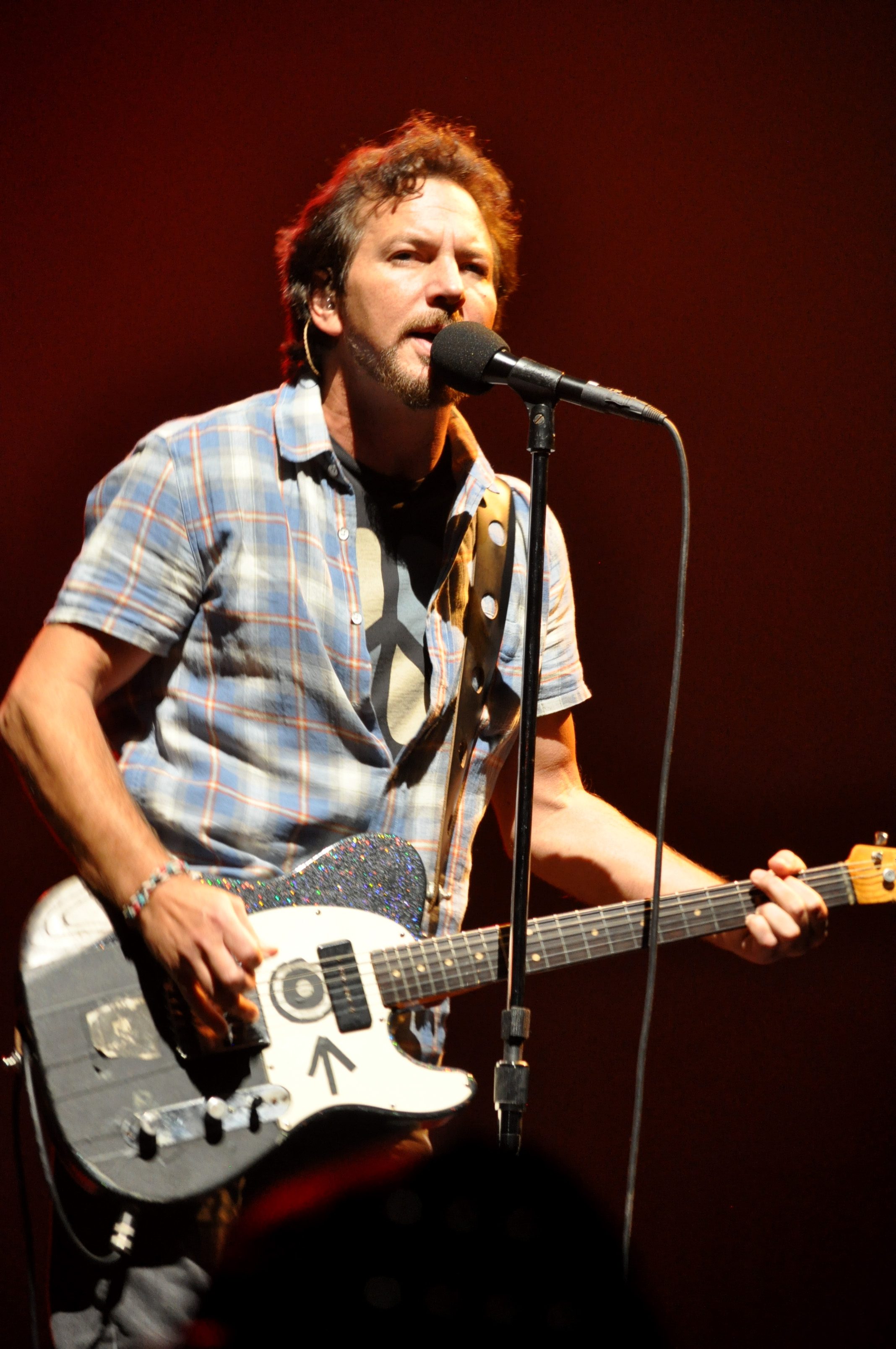 Pearl Jam Cancel Remaining European Tour Dates Due To Eddie Vedder’s Vocal Cord Damage