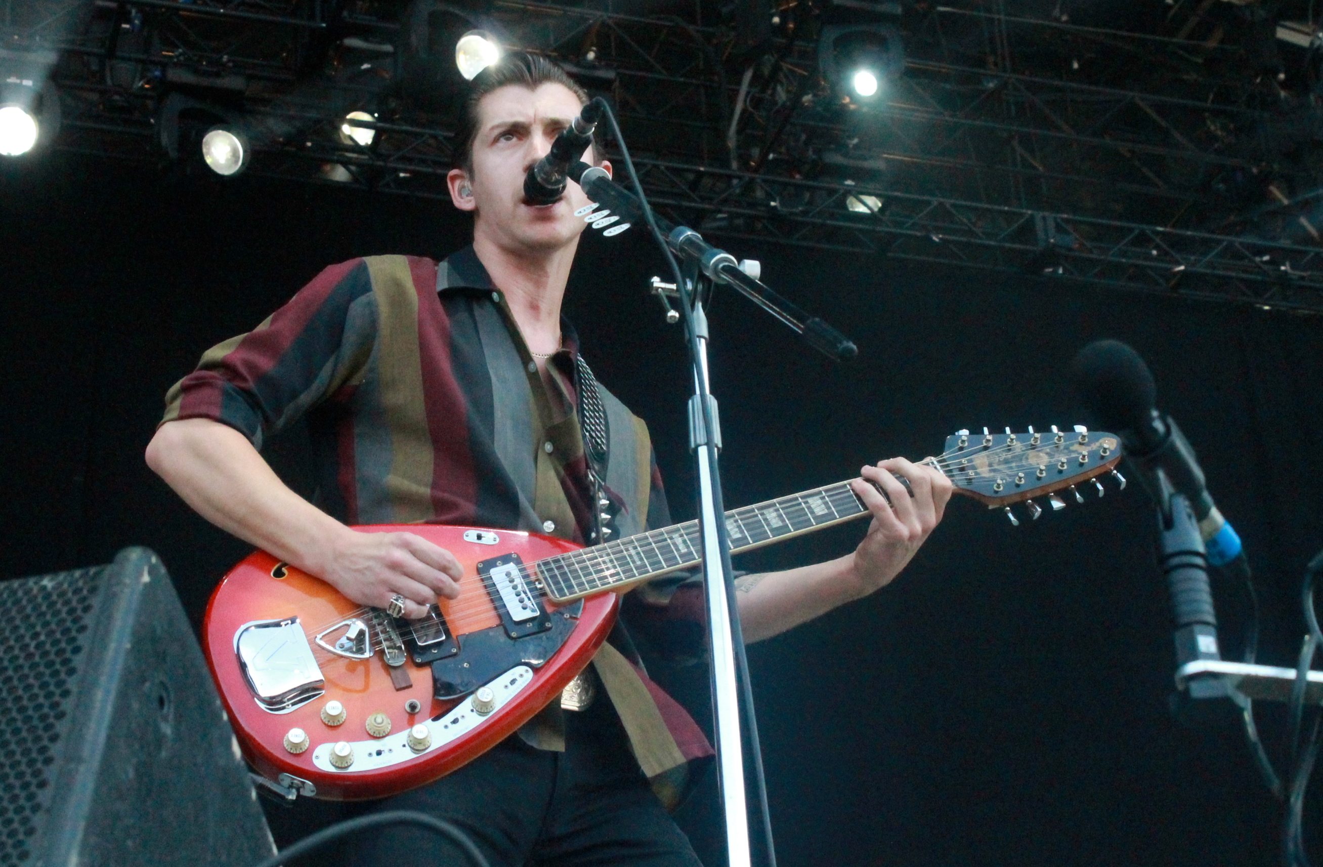 Arctic Monkeys Share Retro New Song & Video “There’d Better Be A Mirrorball”