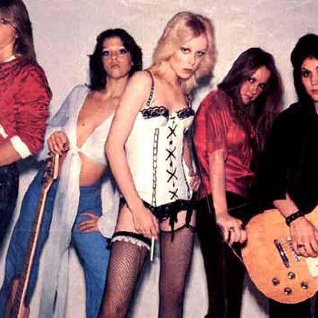 Cherie Currie And Joan Jett Claim They Did Not Witness Bandmate Jackie Fox S Rape Mxdwn Music