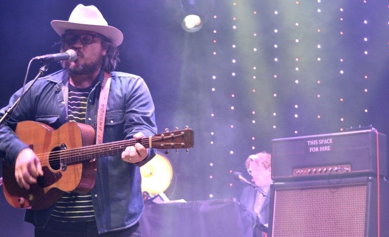 Jeff Tweedy Announces New Deluxe Live Album Live Is The King For December 2021 Release, Covers Neil Young’s “The Old Country Waltz”