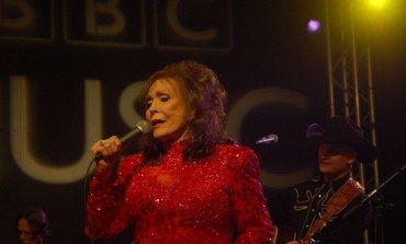 Loretta Lynn Makes Surprise Appearance at Music Hall Of Fame Induction