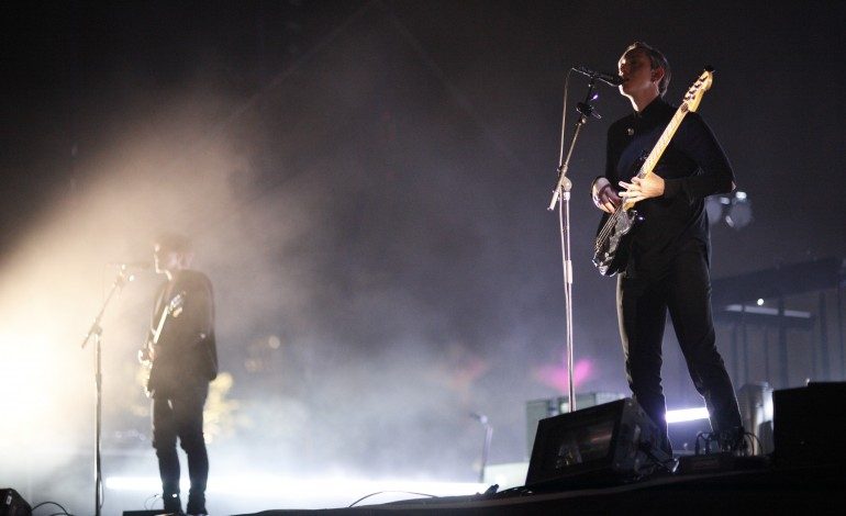 WATCH: Romy of The xx and Cat Power Perform “Maybe Not” Live in London