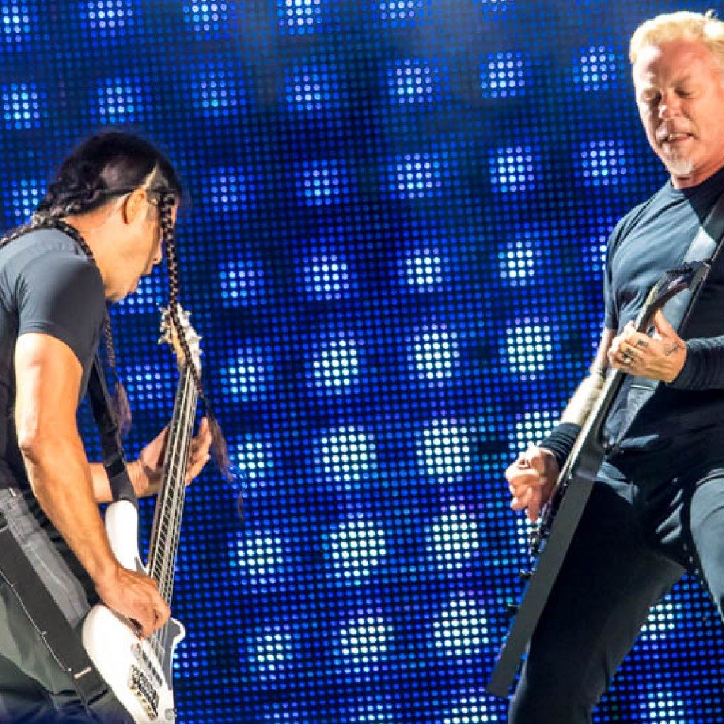 See Metallica From The Comfort Of Your Car In Ventura 8 29 20 Mxdwn Music