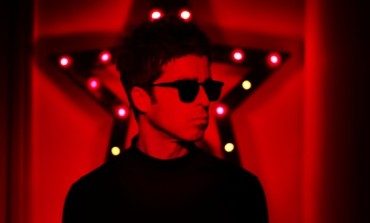 Noel Gallagher’s Project High Flying Birds Announces New EP Black Star Dancing For June 2019 Release and Shares Title Track