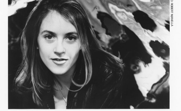 Liz Phair Announces Girly-Sound to Guyville: The 25th Anniversary Box Set For May 2018 Release and Shares Summer 2018 Tour Dates