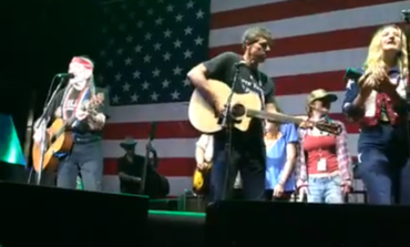 Beto O’Rourke Jams With Willie Nelson