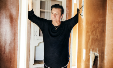Steve Perry of Journey Returns With Solo Track “No Erasin'” from New Album Traces out October 2018