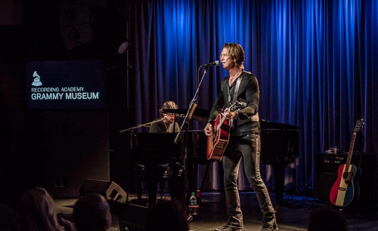 Duff McKagan Joined Onstage by Jakob Dylan for a Performance of David Bowie’s “Heroes”