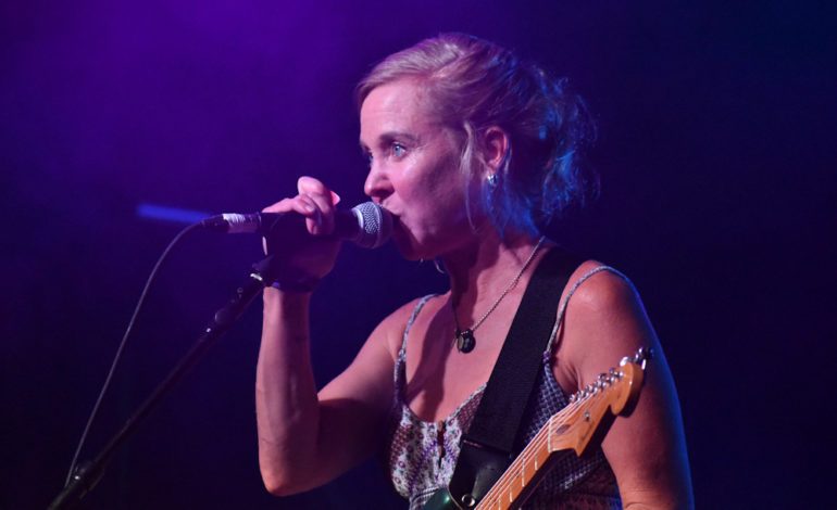 Throwing Muses Blend Distorted Guitars and Melodic Vocals on New Song “Frosting”