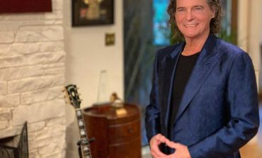 "Raindrops Keep Fallin' On My Head" and "Hooked On A Feeling" Singer B.J. Thomas Reveals Stage Four Lung Cancer Diagnosis