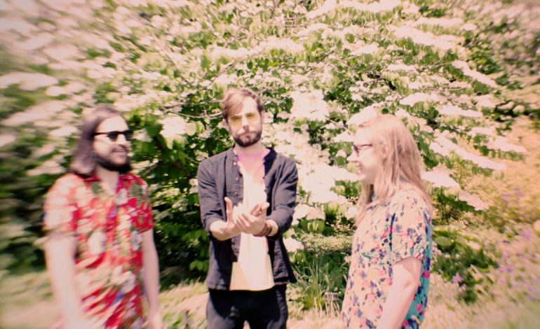 mxdwn PREMIERE: Hot Knives Dive Into Guitar-Driven Psychedelia on New Song “Alhambra, Baby”