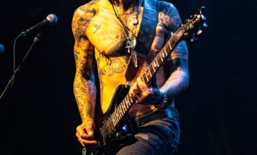 Dave Navarro Reunites With Anthony Kiedis And Covers Lou Reed’s “Walk On The Wild Side”