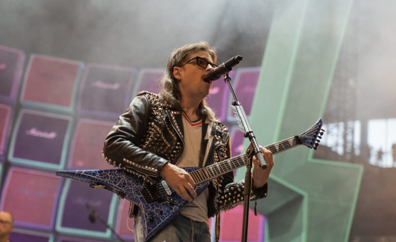 Weezer Covers “Sugar, We’re Going Down” at New York City Show That Fall Out Boy Had to Drop Out Of