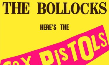 Steve Jones Says He “Rather Listen To Steely Dan” Than Sex Pistols