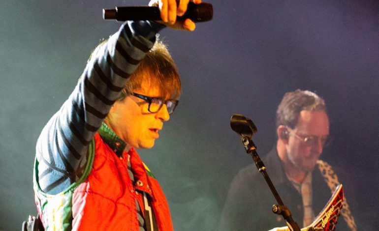 TikToker Joins Weezer On Stage After Playing “Buddy Holly” Riff Everyday For Three Years