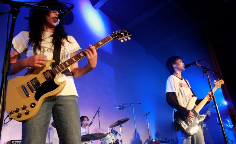 The Linda Lindas Invite Paramore’s Hayley Williams Onstage In London For Performance Of “Racist, Sexist Boy”