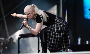 Shirley Manson of Garbage Angers Over Beach Balls Being Thrown at the Stage