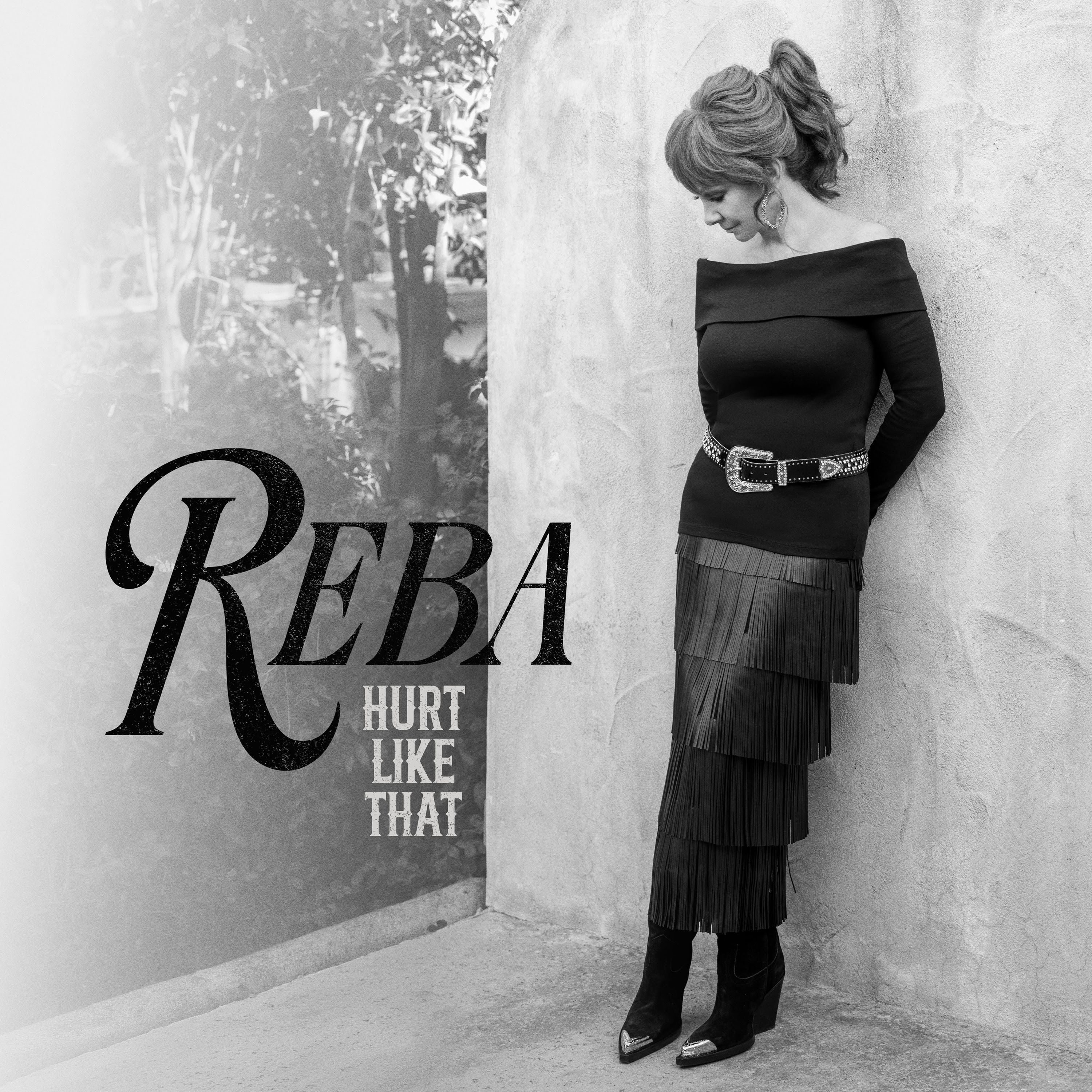 Reba McEntire Shares Charming New Music Video “Ring Ring”