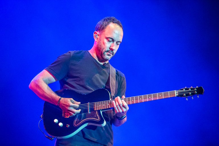 Dave Matthews Band Pay Tribute To Jimmy Buffett & Robbie Robertson With Covers Of “A Pirate Looks At Forty” & “The Weight”