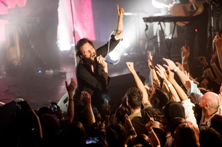 Father John Misty Live Debuts New Song “She Cleans Up”