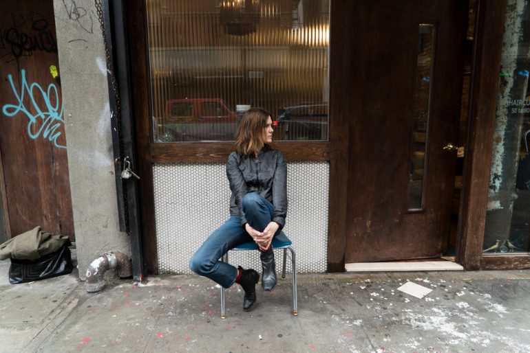 Juliana Hatfield Announces New Covers Album Sings ELO for November 2023 Release and Shares Cover of “Don’t Bring Me Down”