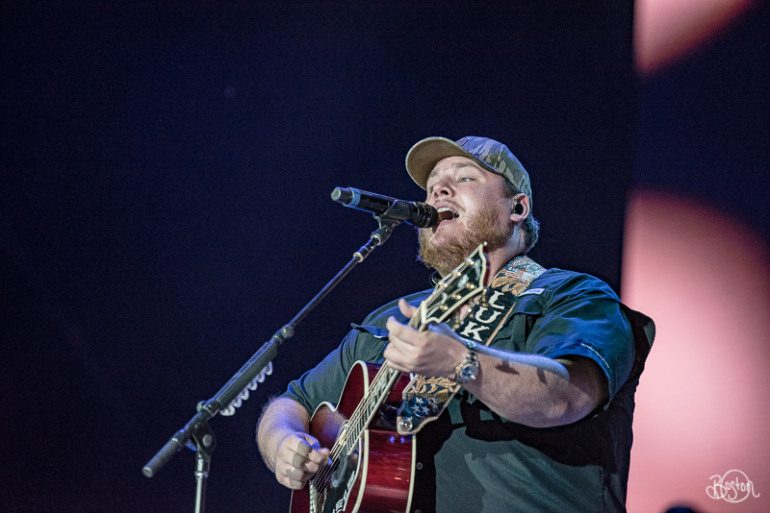 Luke Combs & Tracy Chapman Perform “Fast Car” Together At 66th Grammy Ceremony