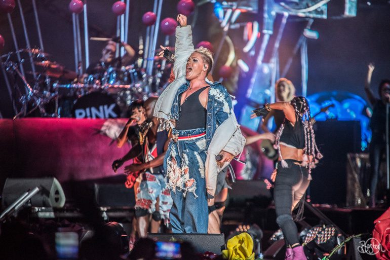 Fan Throws Mom’s Ashes at P!nk During Concert