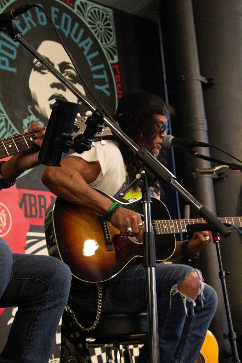 Slash Performs ‘Orgy of the Damned’ Acoustic Set Live At Amoeba In Hollywood