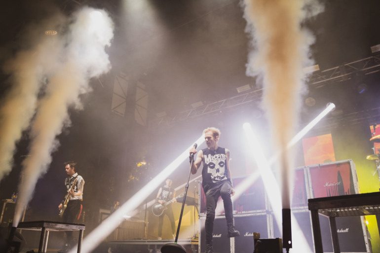 Avril Lavigne and Deryck Whibley of Sum 41 Reunite for “In Too Deep” at Warped Tour