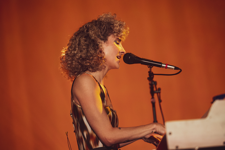 Tennis Shares New Video For “At The Apartment” (Live at The Apartment)