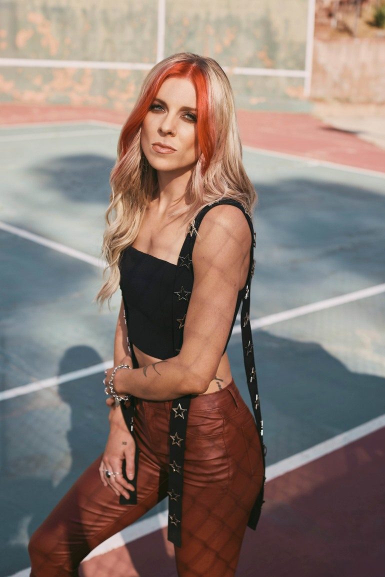 mxdwn Premiere: Taylor Acorn Shares Lively New Single & Video “Goodbye, Good Riddance”